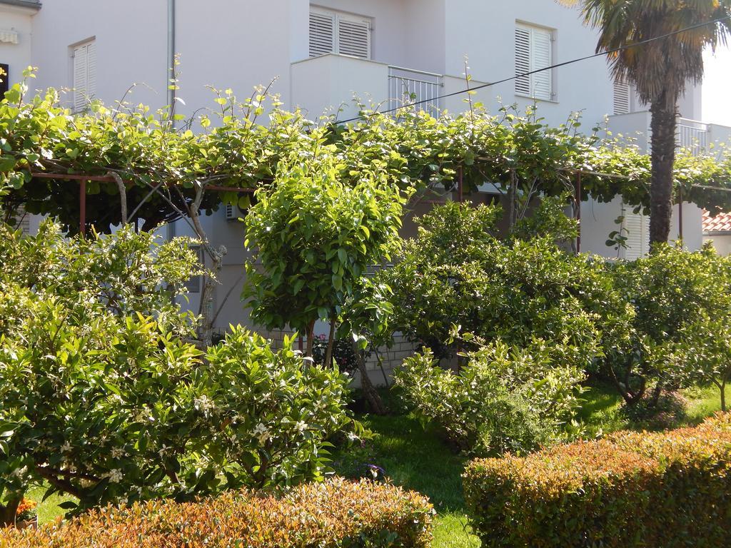 Apartment Saric Sukošan Екстериор снимка